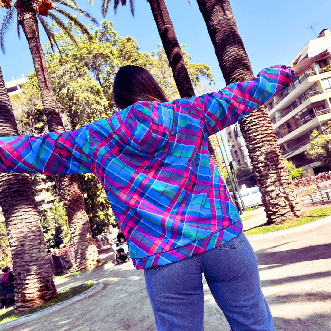 cortaviento estilo hoodie Camille cuadrille