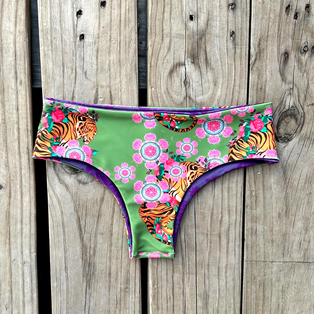 Pantaleta clasica reversible Viena/barroco morado