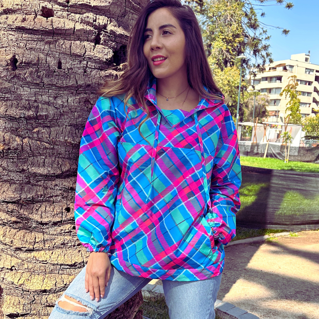 cortaviento estilo hoodie Camille cuadrille